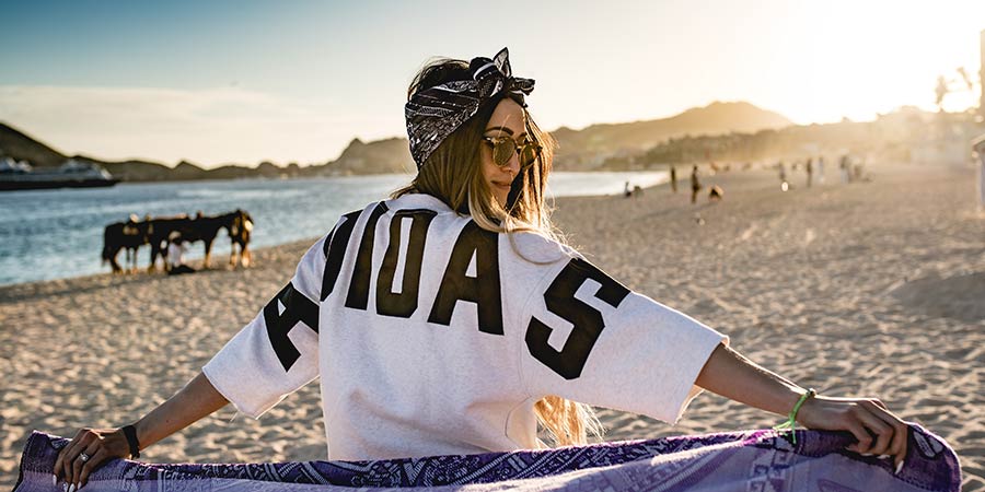 Bandane, foulard e fazzoletti colorati: un look a prova d’estate